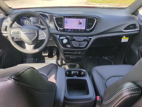 New 2026 Chrysler Pacifica Select image 16