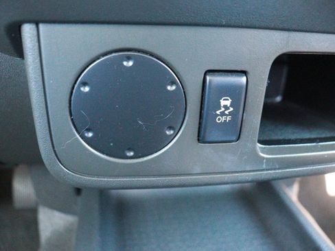 Used 2016 Nissan Frontier SV image 18