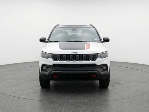 Used 2025 Jeep Compass Trailhawk AWD/4WD image 2