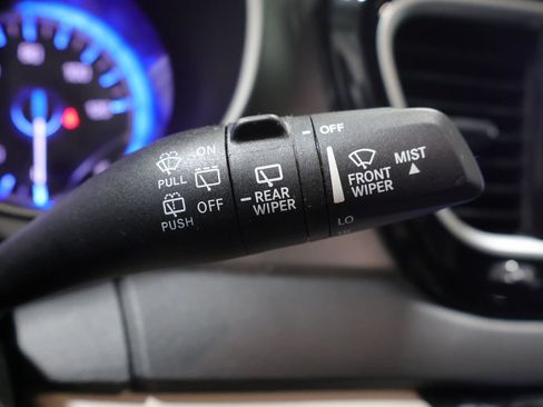 Used 2024 Chrysler Pacifica Touring-L FWD image 41