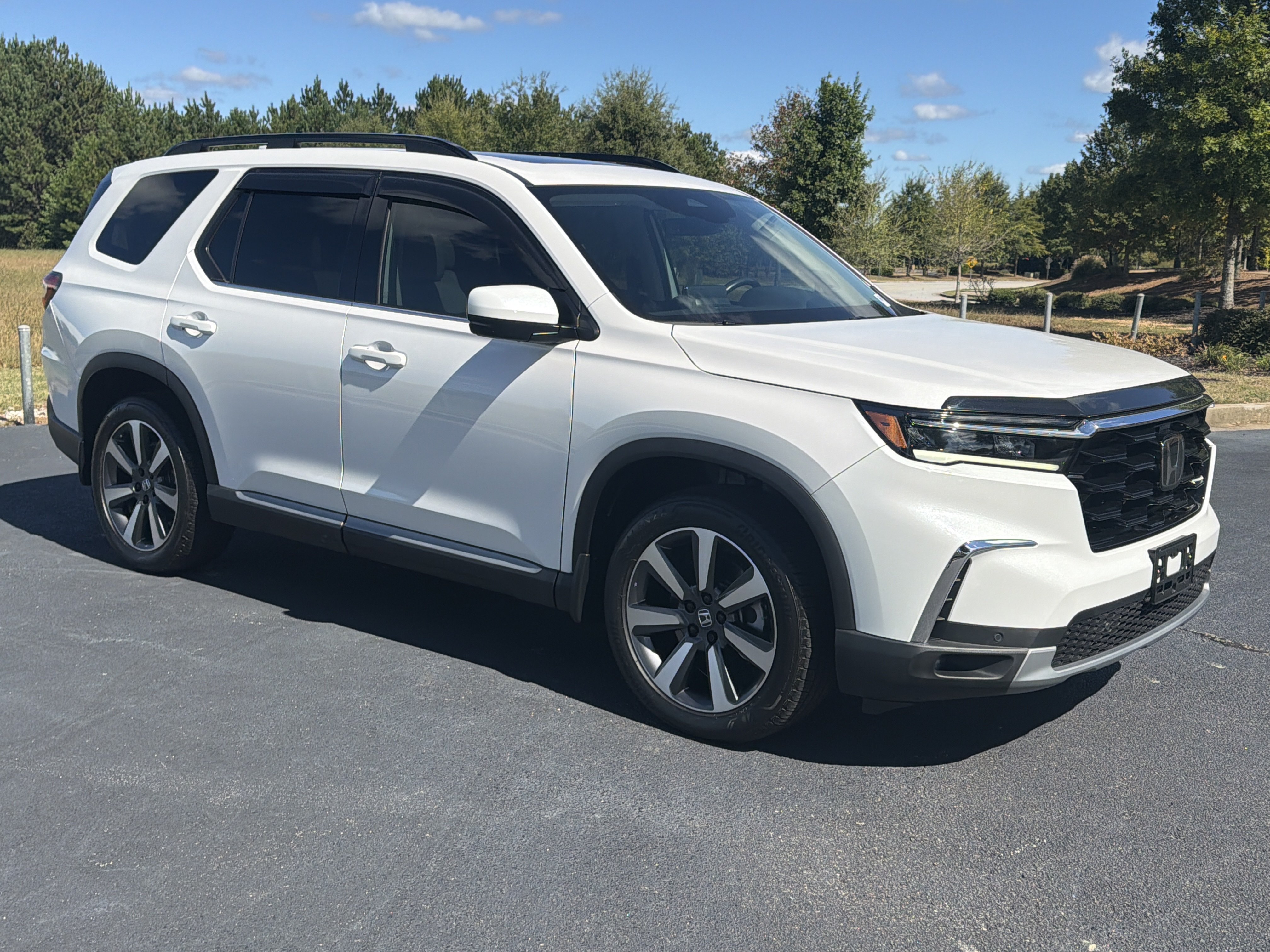 Certified 2025 Honda Pilot Touring image 2