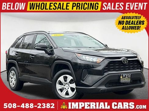 Used 2021 Toyota RAV4 LE AWD/4WD image 1