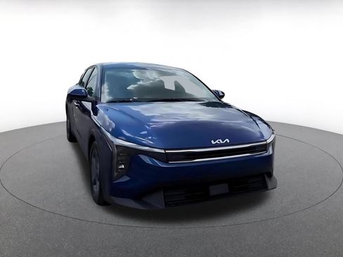 Used 2025 Kia K4 FWD image 3