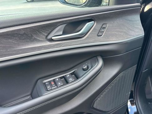 New 2025 Jeep Grand Cherokee Limited image 8