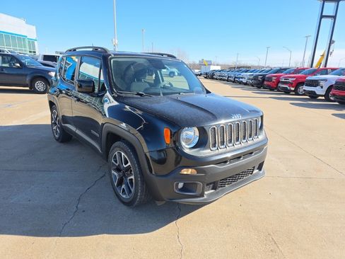 Used 2017 Jeep Renegade Latitude w/ Popular Equipment Group image 3