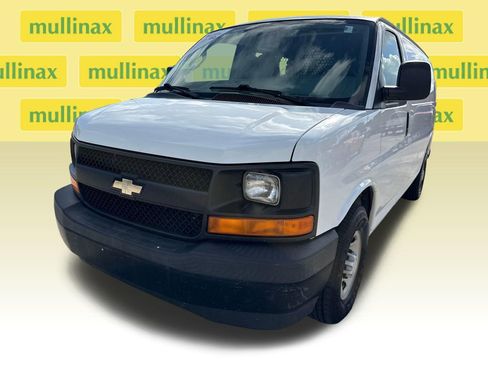 Used 2017 Chevrolet Express 2500 RWD image 10