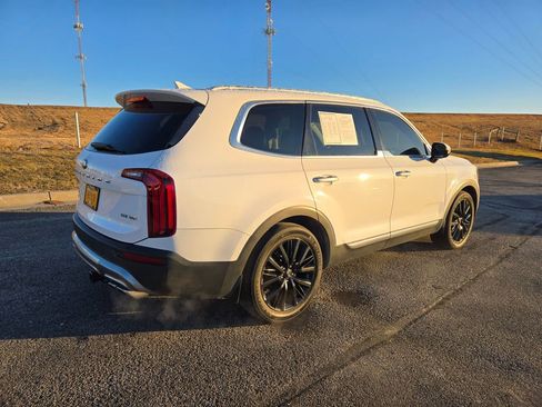 Used 2021 Kia Telluride SX w/ SX Prestige Package image 3