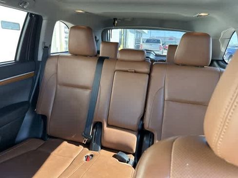 Used 2017 Toyota Highlander Limited Platinum image 5