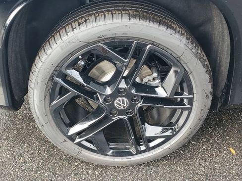New 2026 Volkswagen Tiguan SE R-Line FWD image 5