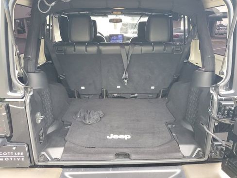 Used 2017 Jeep Wrangler Unlimited Sahara AWD/4WD image 27