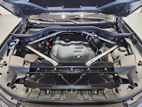 Used 2024 BMW X7 xDrive40i image 9