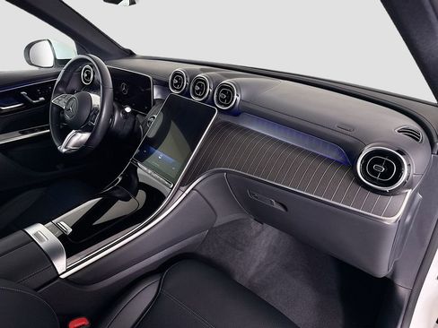 Used 2024 Mercedes-Benz GLC 300 4MATIC image 29