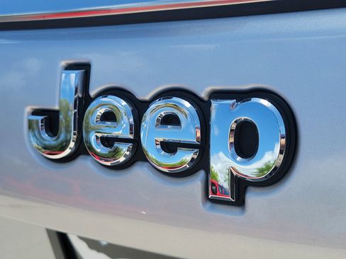 Used 2025 Jeep Compass Limited w/ Elite Group AWD/4WD image 6