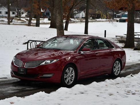 Used 2013 Lincoln MKZ image 3