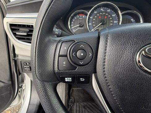 Used 2015 Toyota Corolla LE image 25