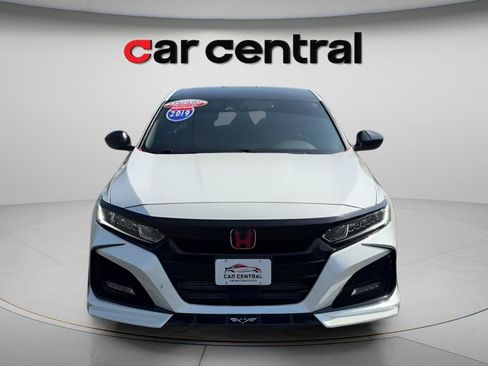 Used 2019 Honda Accord Sport image 2