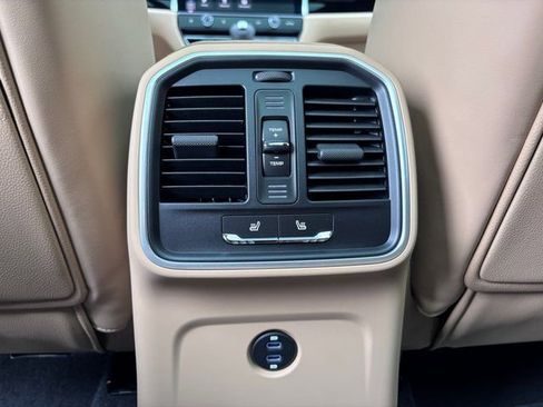 New 2026 Porsche Macan image 24