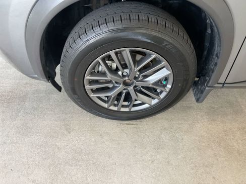 Used 2023 Nissan Rogue S image 10