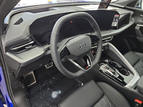 New 2025 Audi SQ5 Prestige image 16