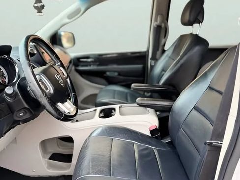 Used 2012 Dodge Grand Caravan SXT w/ UConnect Hands-Free Group FWD image 14