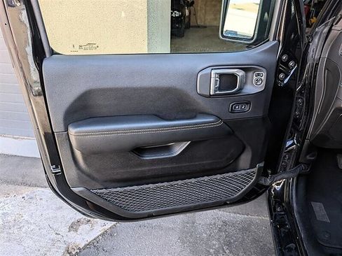 Used 2025 Jeep Wrangler Unlimited Sahara AWD/4WD image 18