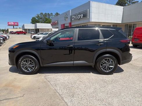 Used 2024 Nissan Rogue S image 1