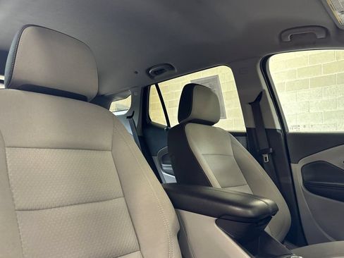 Used 2024 GMC Terrain SLE AWD/4WD image 17