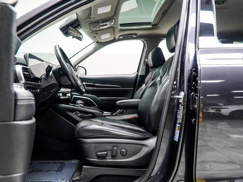 Used 2025 Kia Telluride S FWD image 40