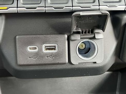 Used 2020 GMC Sierra 1500 SLT w/ SLT Convenience Package image 31