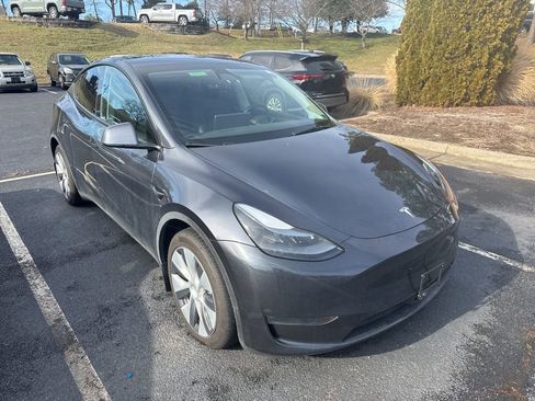 Used 2024 Tesla Model Y Long Range image 1