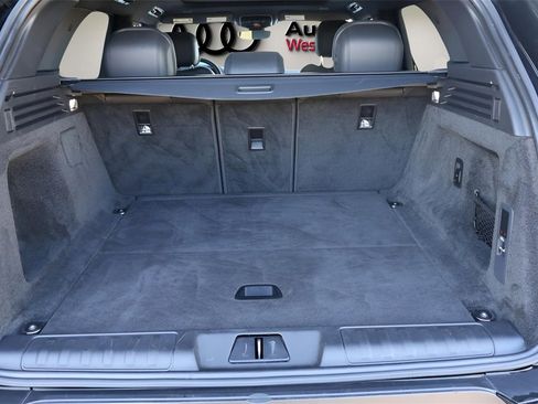 Used 2025 Land Rover Range Rover Sport SE image 16