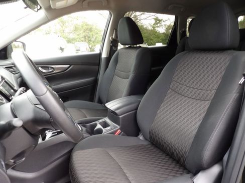 Used 2020 Nissan Rogue SV w/ Premium Package image 12