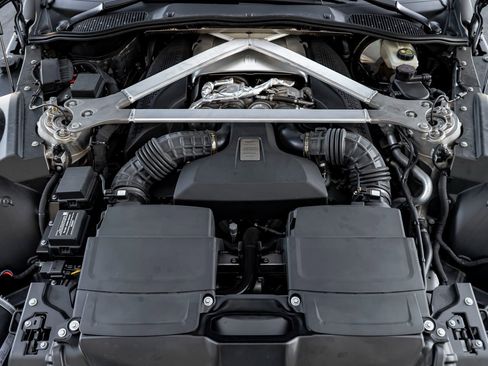 Used 2023 Aston Martin V8 Vantage Roadster image 26