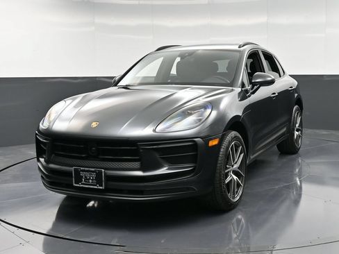 Certified 2025 Porsche Macan AWD/4WD image 1
