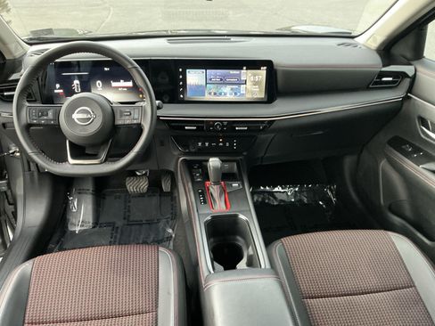 Used 2025 Nissan Kicks SR AWD/4WD image 11