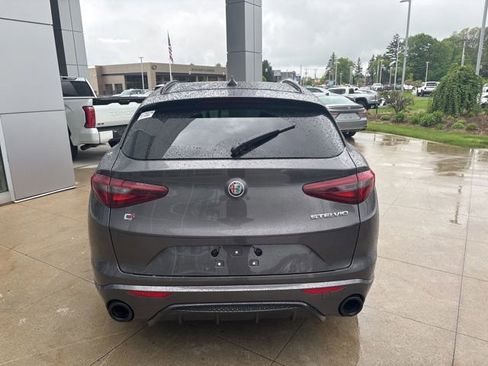 Used 2023 Alfa Romeo Stelvio Veloce AWD/4WD image 3