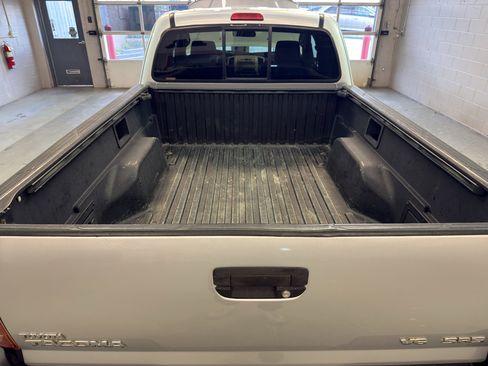 Used 2006 Toyota Tacoma PreRunner RWD image 25