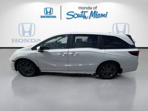 New 2026 Honda Odyssey Touring image 4