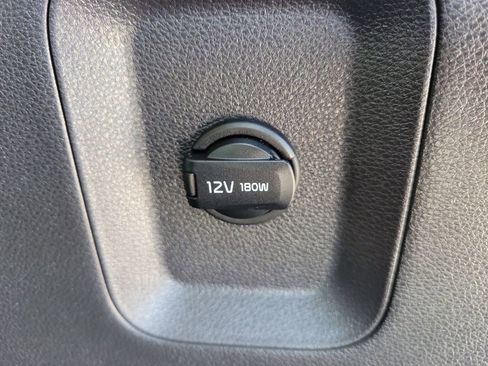 Used 2024 Kia Carnival LX FWD image 11