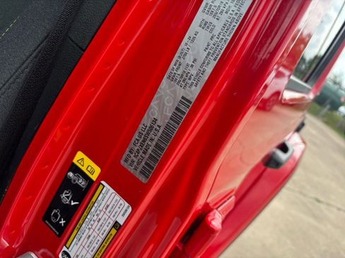 Used 2025 Jeep Wrangler Sahara image 29