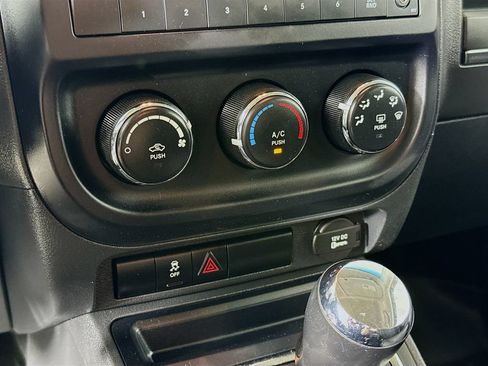 Used 2016 Jeep Patriot Sport w/ Power Value Group AWD/4WD image 15