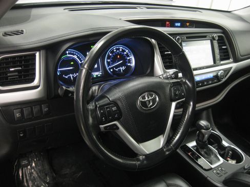 Used 2019 Toyota Highlander XLE image 13