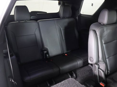 Used 2023 Chevrolet Traverse LT image 34
