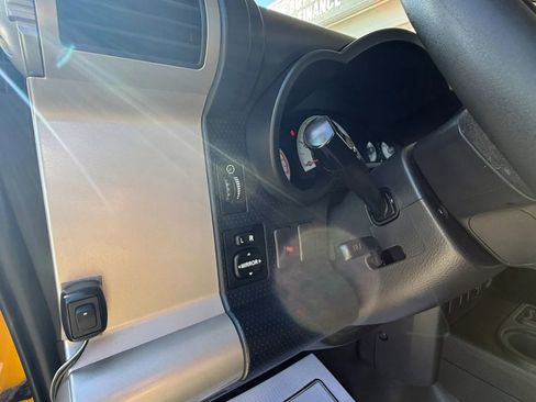 Used 2007 Toyota FJ Cruiser 4WD image 12