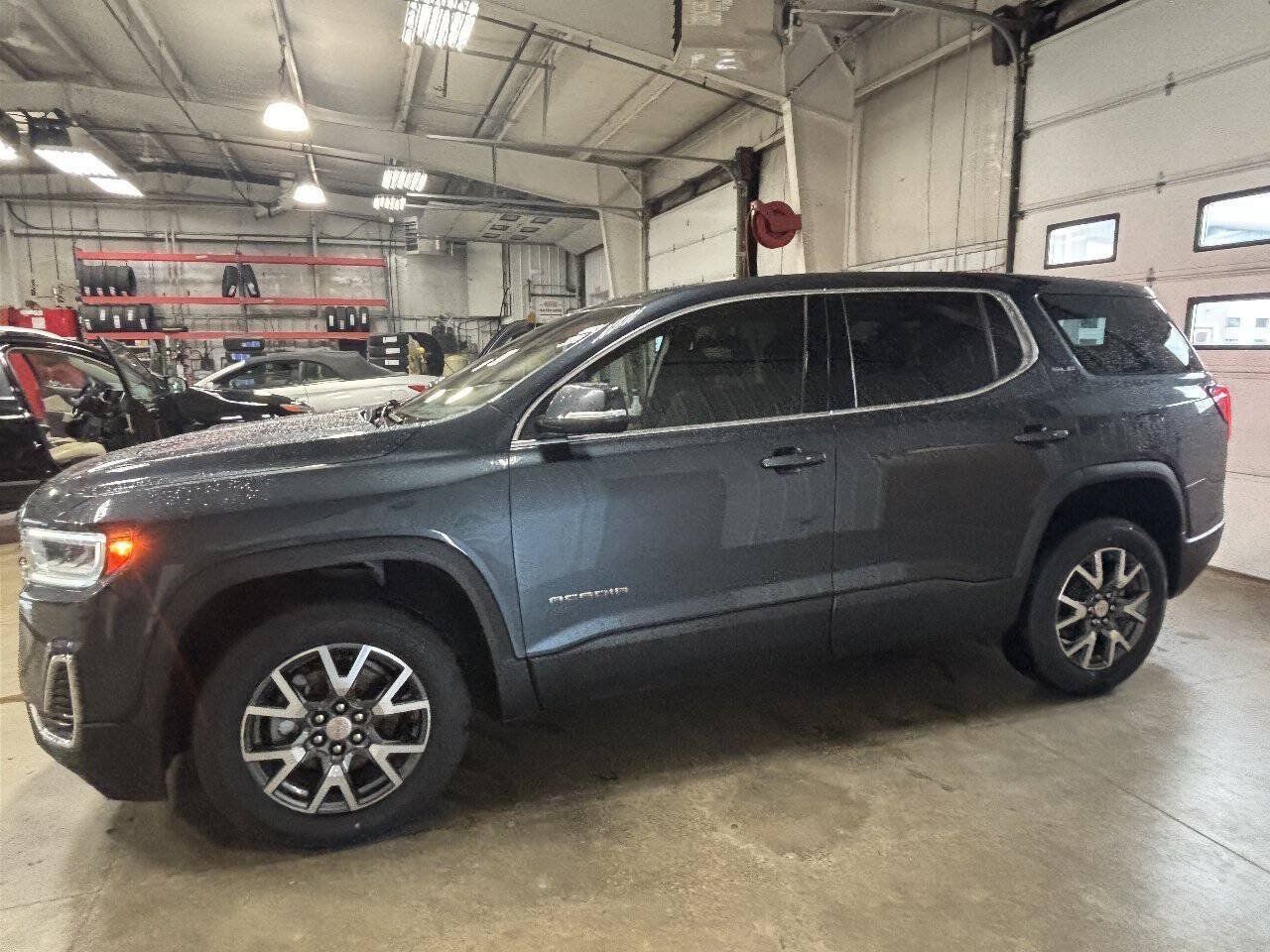Used 2020 GMC Acadia SLE AWD/4WD image 1