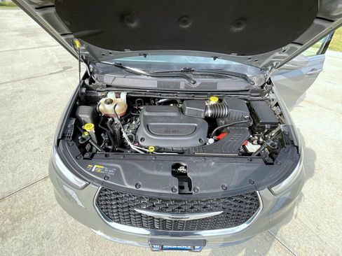 Used 2022 Chrysler Pacifica Touring-L FWD image 26