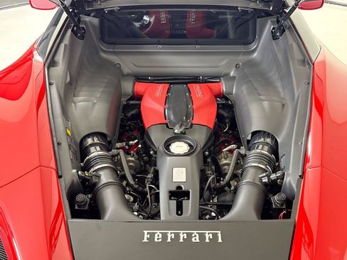 Used 2021 Ferrari F8 Tributo RWD image 27
