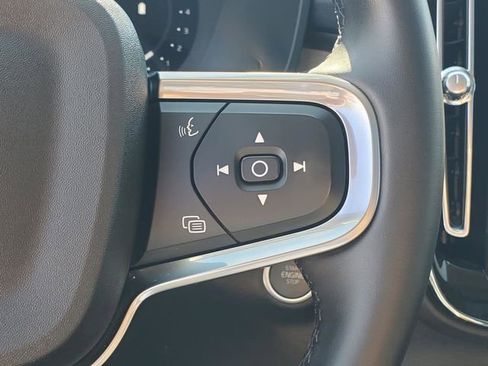 Certified 2025 Volvo XC40 B5 Plus w/ Protection Package Premier AWD/4WD image 20