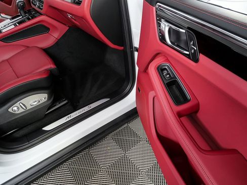 New 2026 Porsche Macan S image 25