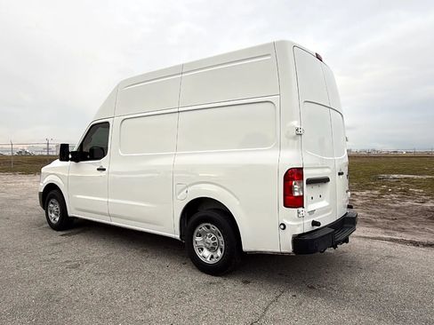 Used 2020 Nissan NV 3500 SV image 3